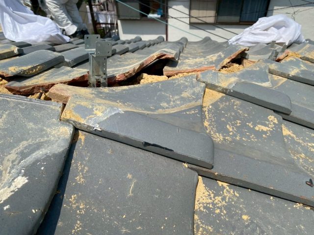 姫路市の棟積み替え工事における棟下地用の金具
